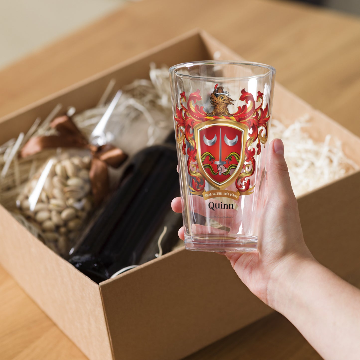Quinn Family Crest beer glass - Muintir-Ifearnain origin