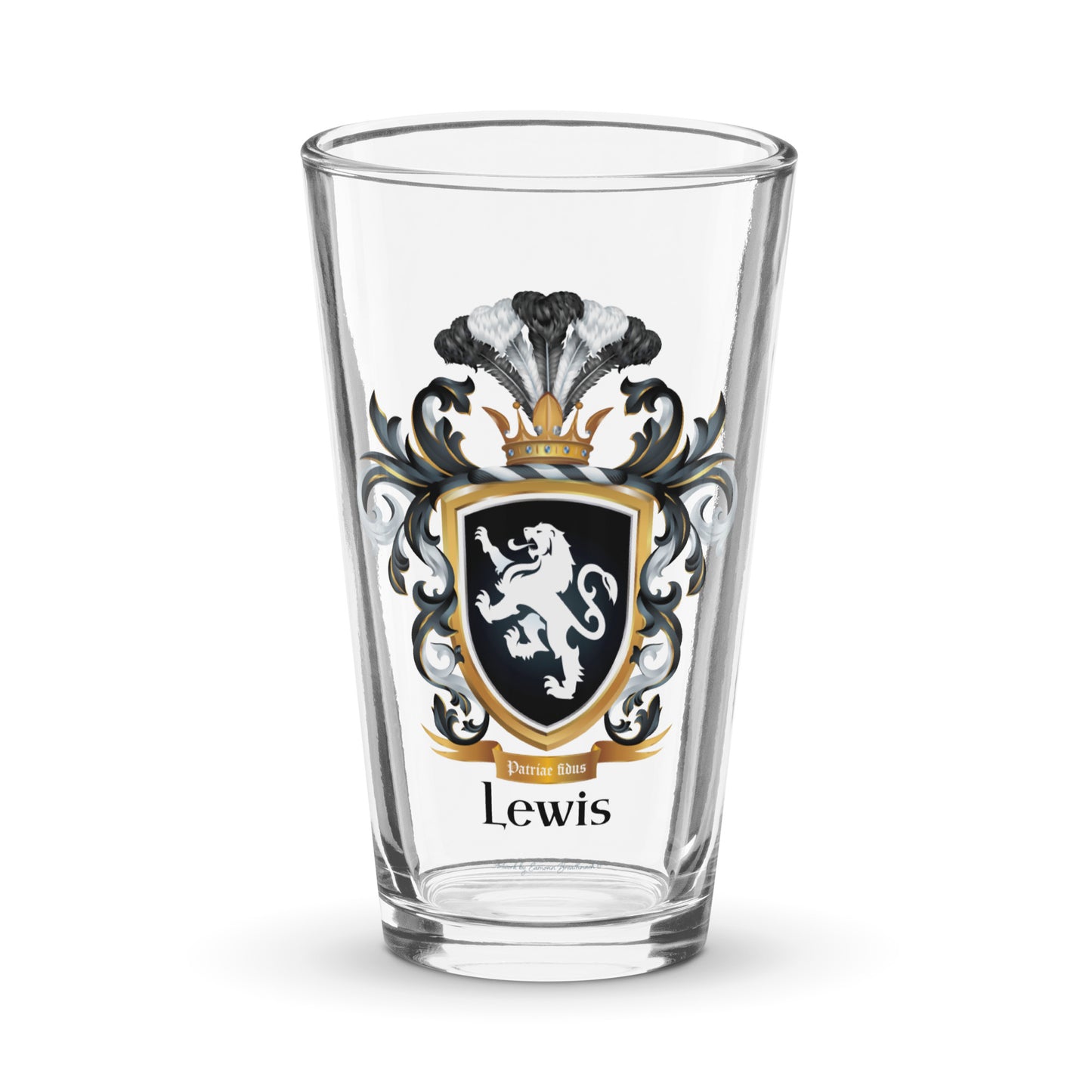 The Lewis Family Crest beer glass featuring on the front of the pint beer glass a black coat of arms shield with a white lion and a motto on a gold ribbon beneath the shield and under that the name Lewis in black text