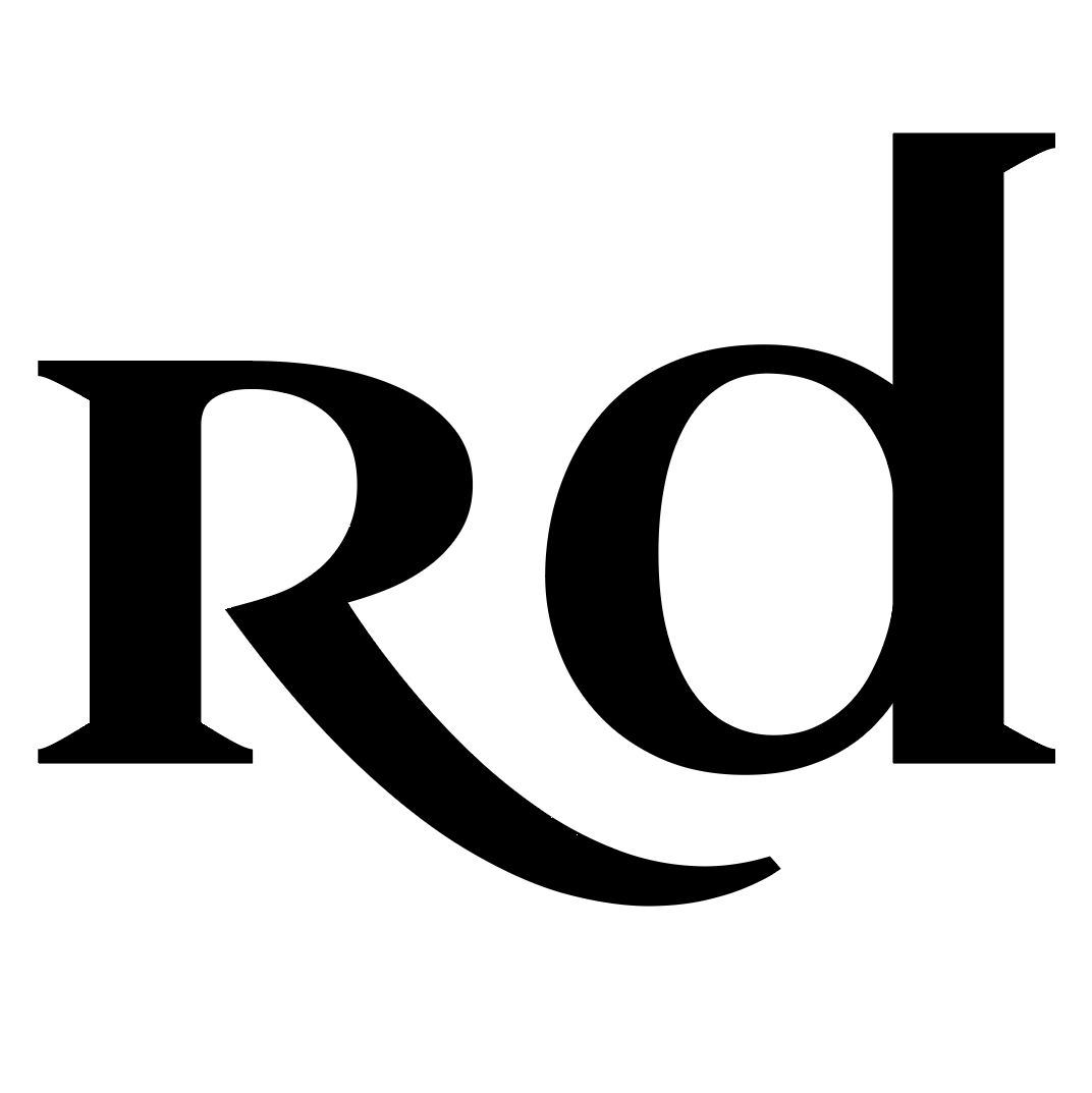 A close-up of the Richardson Coat of Arms featuring typographic detail of the heraldic lettering honing in on the letters r and d in the name.